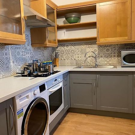Stunning One B/R Apartment - City Centre Лидс Экстерьер фото