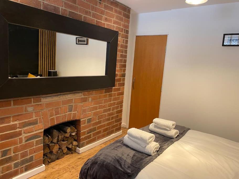 Stunning One B/R Apartment - City Centre Лидс Экстерьер фото