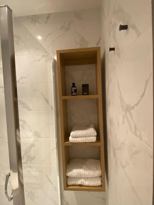 Stunning One B/R Apartment - City Centre Лидс Экстерьер фото