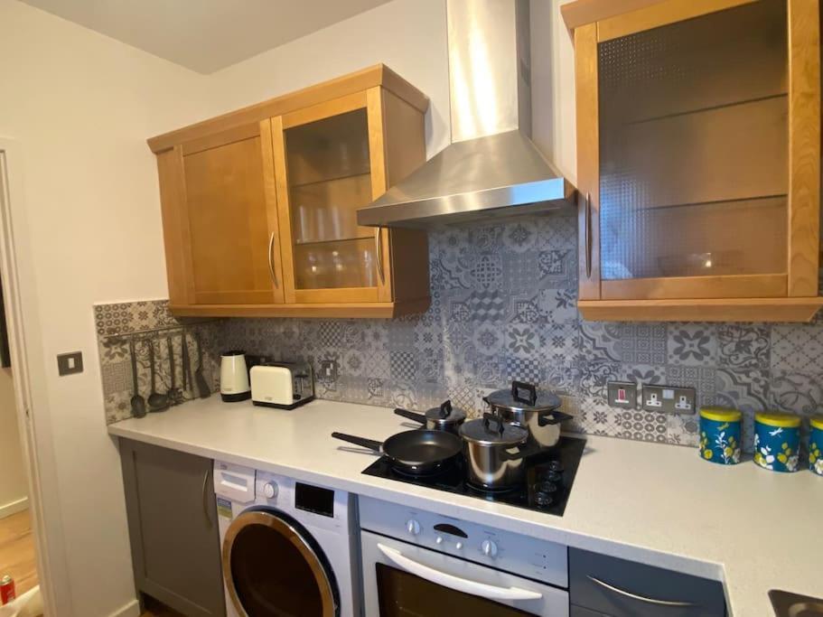 Stunning One B/R Apartment - City Centre Лидс Экстерьер фото