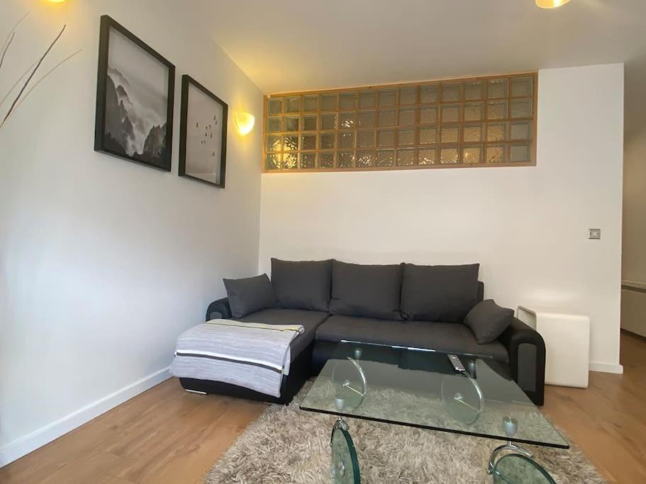 Stunning One B/R Apartment - City Centre Лидс Экстерьер фото