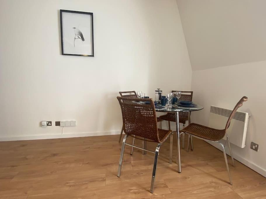 Stunning One B/R Apartment - City Centre Лидс Экстерьер фото